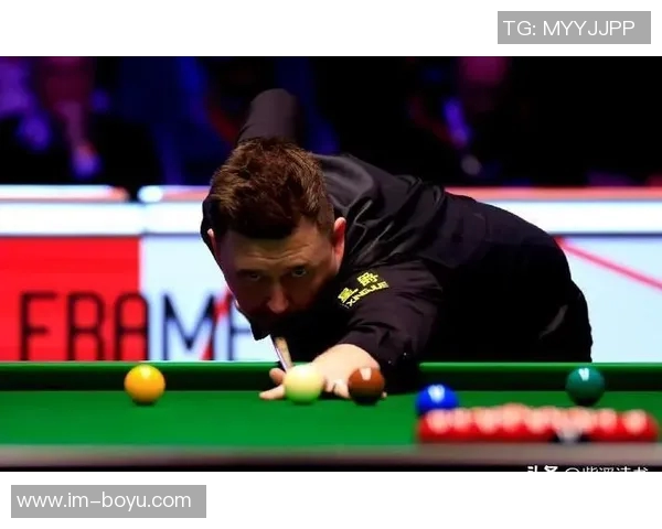 墨菲半场表现惊艳12投8中三分5中8高效斩获21分助力球队进攻 墨菲半场表现惊艳12投8中三分5中8高效斩获21分助力球队进攻