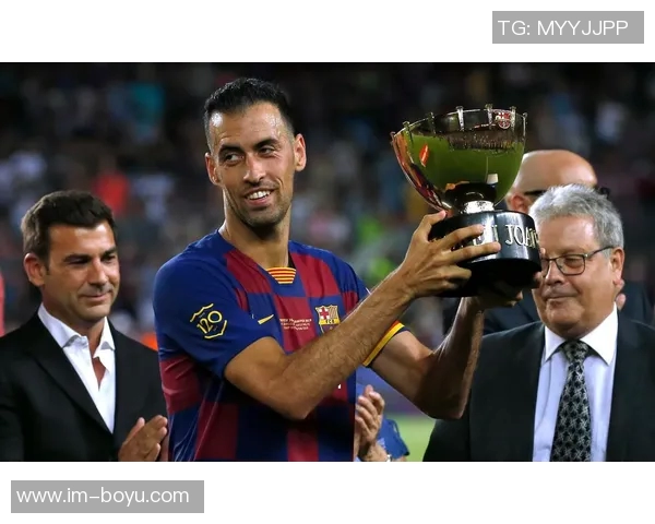 罗马诺社媒分享与金球奖得主莫德里奇合影共庆2026年新年时刻