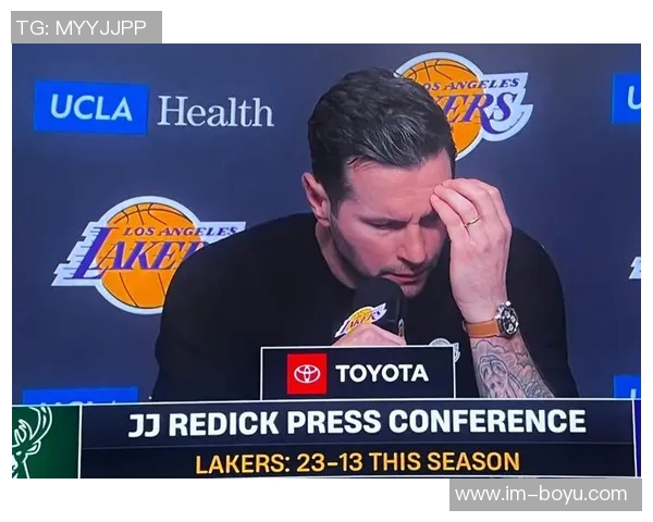 詹姆斯最后一攻前询问雷迪克暂停建议雷迪克果断选择直接进攻策略